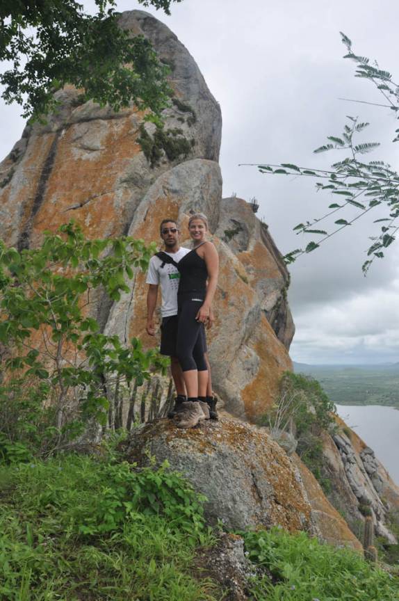 No alto da Galinha Choca, próxima ao seu 'rabo', em Quixadá, no sertão do Ceará